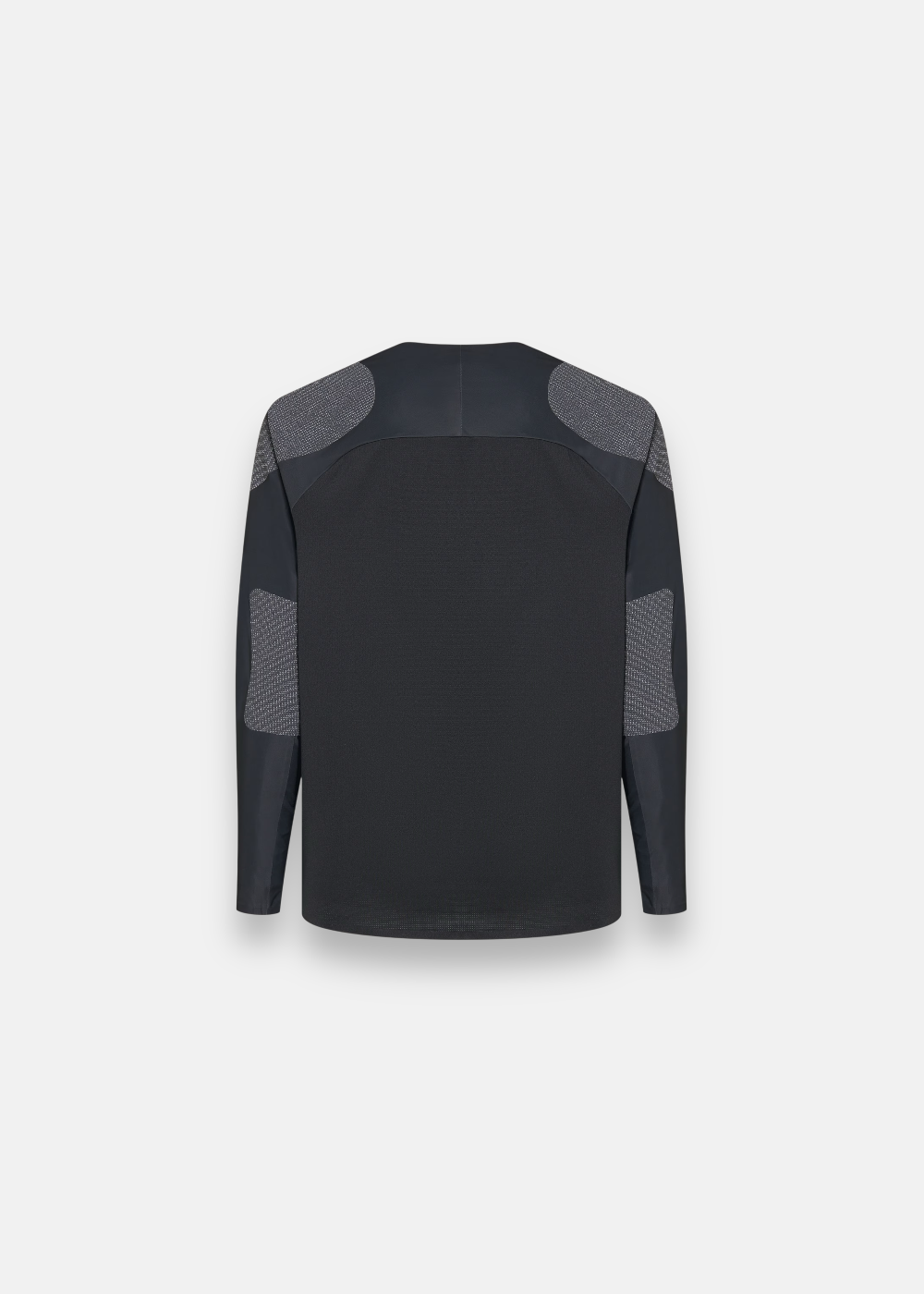 Vue arrière du t-shirt Oakley Seeker Edge noir avec zones de ventilation grises aux épaules et coudes