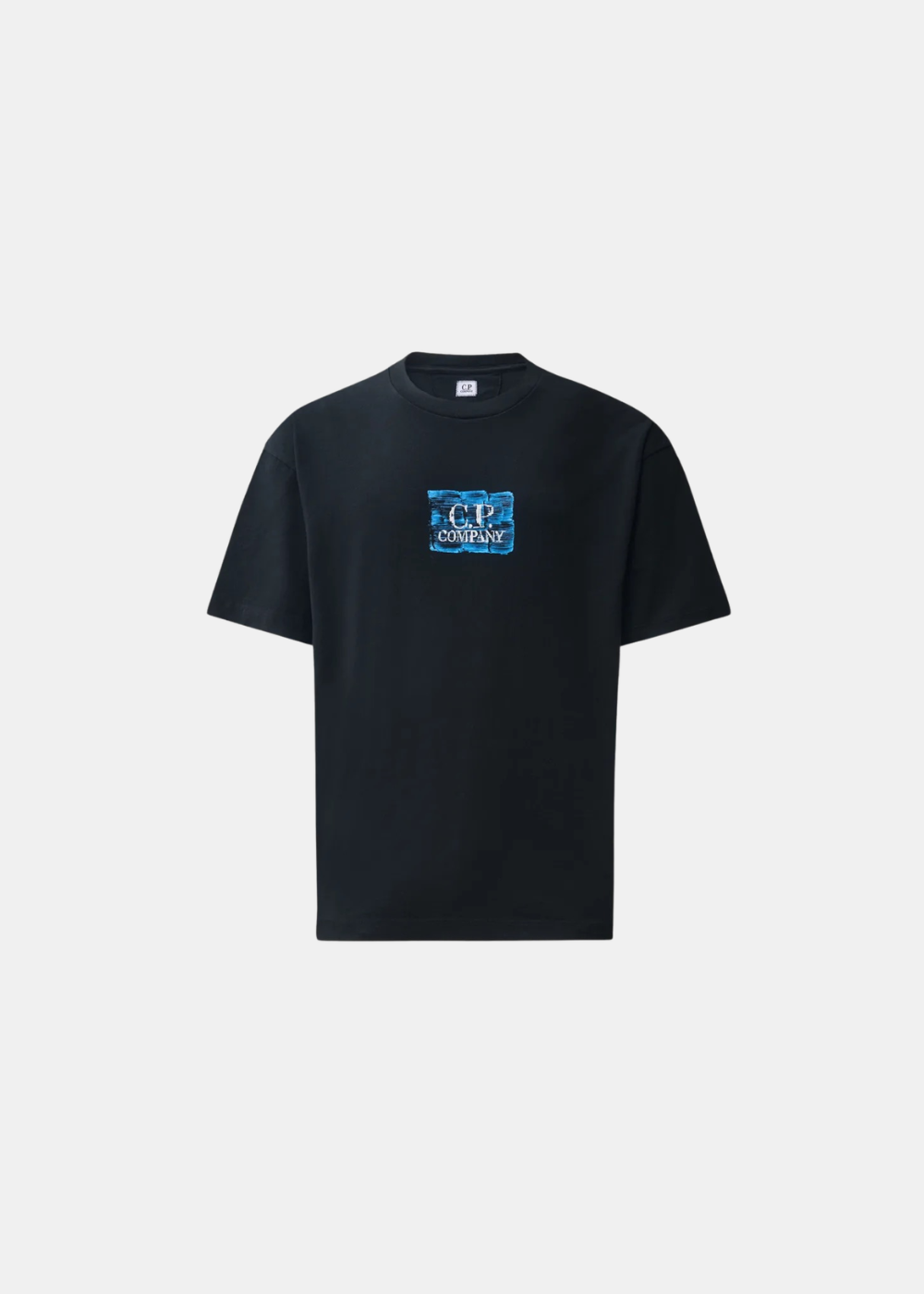 T-shirt homme noir en jersey de coton CP Company vu de face avec petit logo brossé bleu au centre de la poitrine