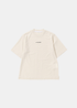 T-shirt techwear blanc cassé And Wander Dry Mesh avec petit logo noir au centre du torse, de face.
