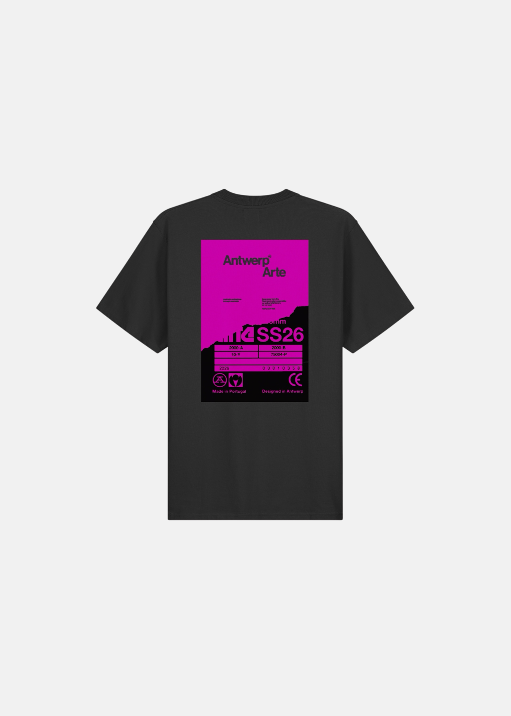 cette photo monter le tshirt noir arte back poster vue de face à plat sur fond blanc