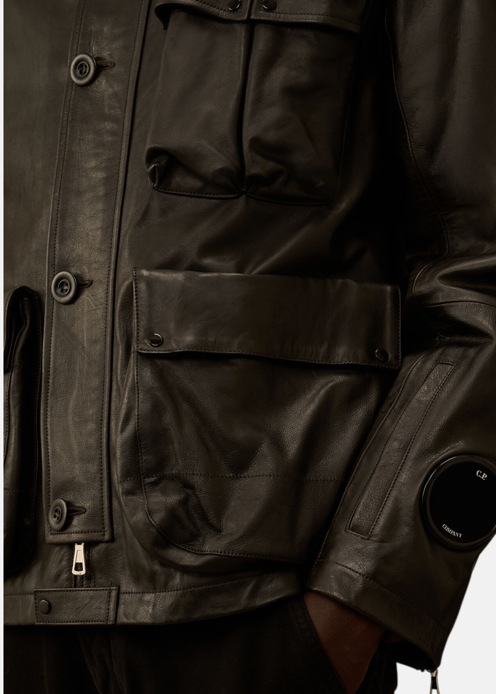 detail de la lentille mille veste en cuir cp company 