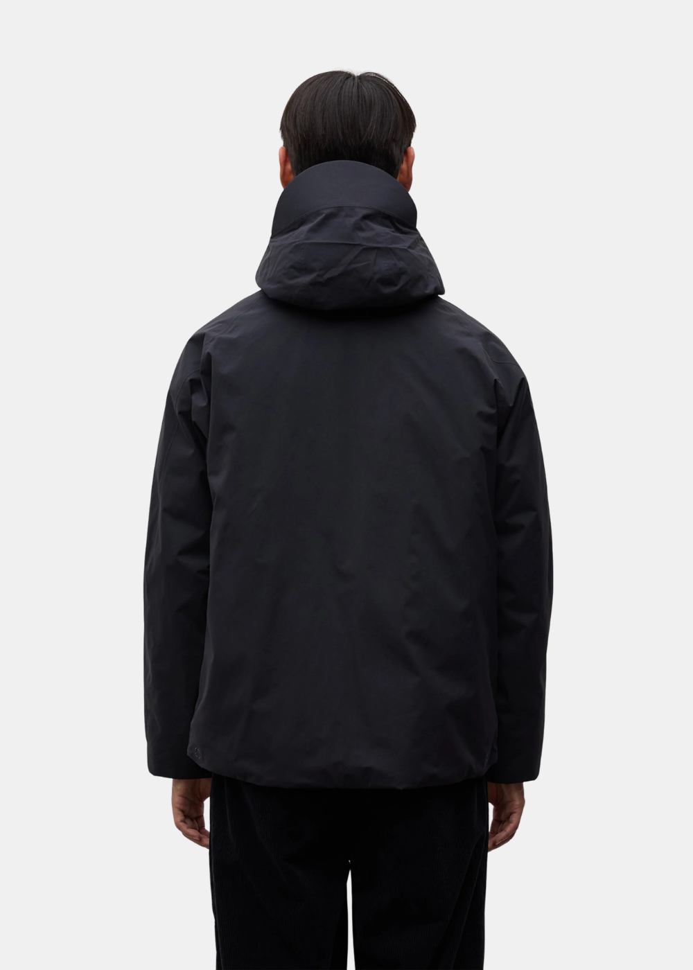 Vue de dos de la veste Gore-Tex noire Norse Projects avec capuche ajustable