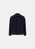 Packshot de face de la veste homme Stone Island Maglia Infeltrita bleu marine avec col chemise et poches latérales