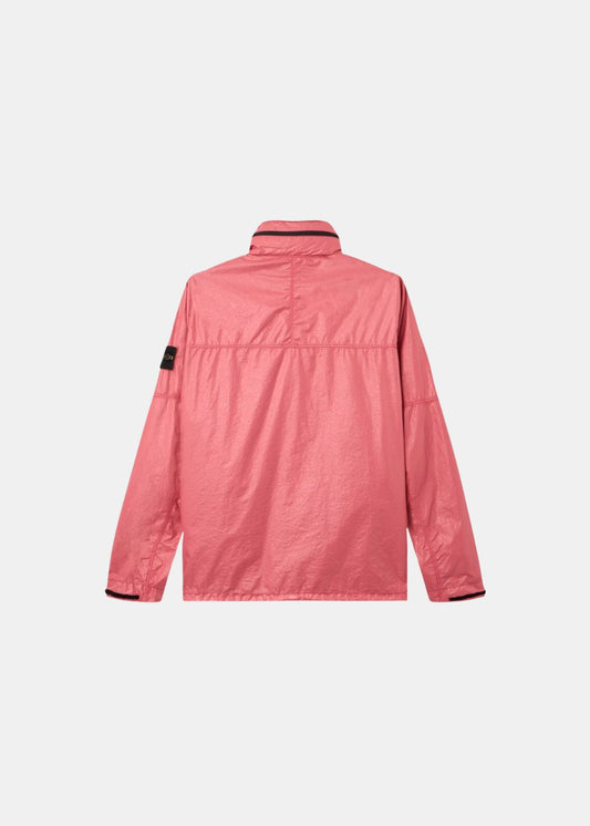 Packshot de dos d'une veste légère rose Stone Island 3L TC montrant la coupe droite et les coutures techniques.