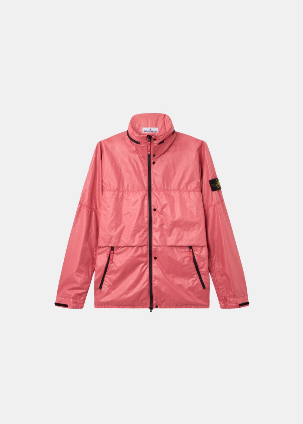Packshot de face d'une veste légère zippée rose Stone Island 3L TC avec col montant, poches zippées et badge manche.