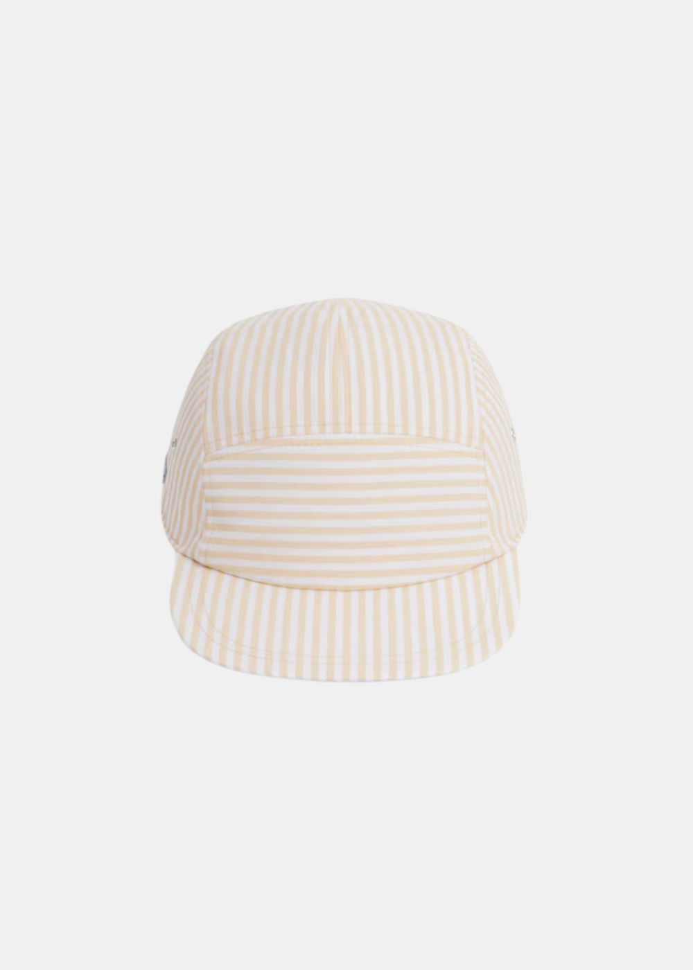 vue de face sur fond lanc de la Casquette Lacoste à rayures - beige