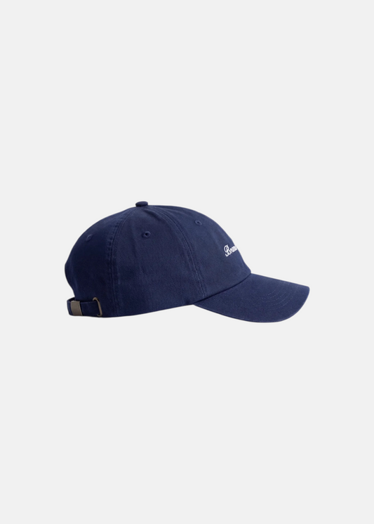 photo sur fond blanc de la casquette bleue marine brams fruit logo script  vue de profil