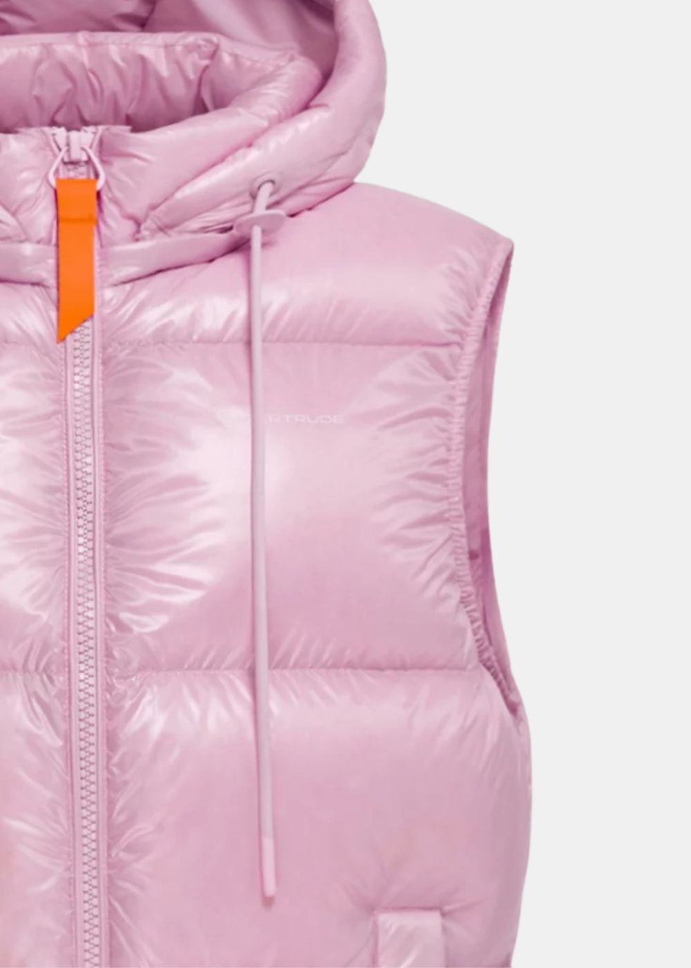 zoom sur les details de la doudoune sans manche gertrude rose guimauve